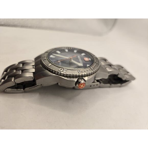 Wenger Swiss Military Men's Blue Dial Quartz 200m Dive Watch. 43mm. New Battery - Picture 10 of 14